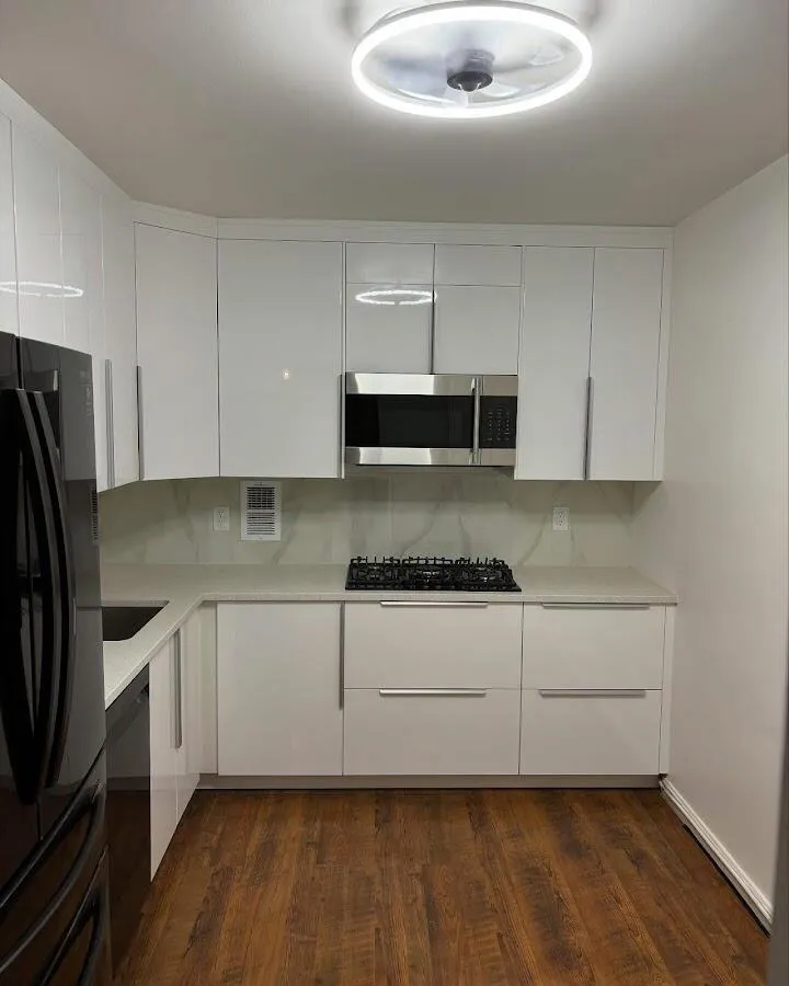 Renovated kitchen with quartz countertops in Southbridge Town